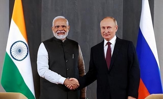 普京抵达印度 莫迪亲自到机场迎接